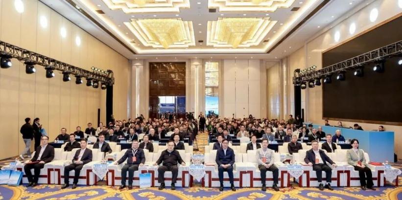 董事长徐春明受邀出席全国石油化工罐区安全技术交流会,发表"罐区智能防雷、防爆及APL技术”专题演讲(图2) 董事长徐春明受邀出席全国石油化工罐区安全技术交流会,发表"罐区智能防雷、防爆及APL技术”专题演讲(图2)